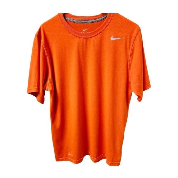 NWOT NIKE UNISEX Crew Neck Tee. - Picture 2 of 13